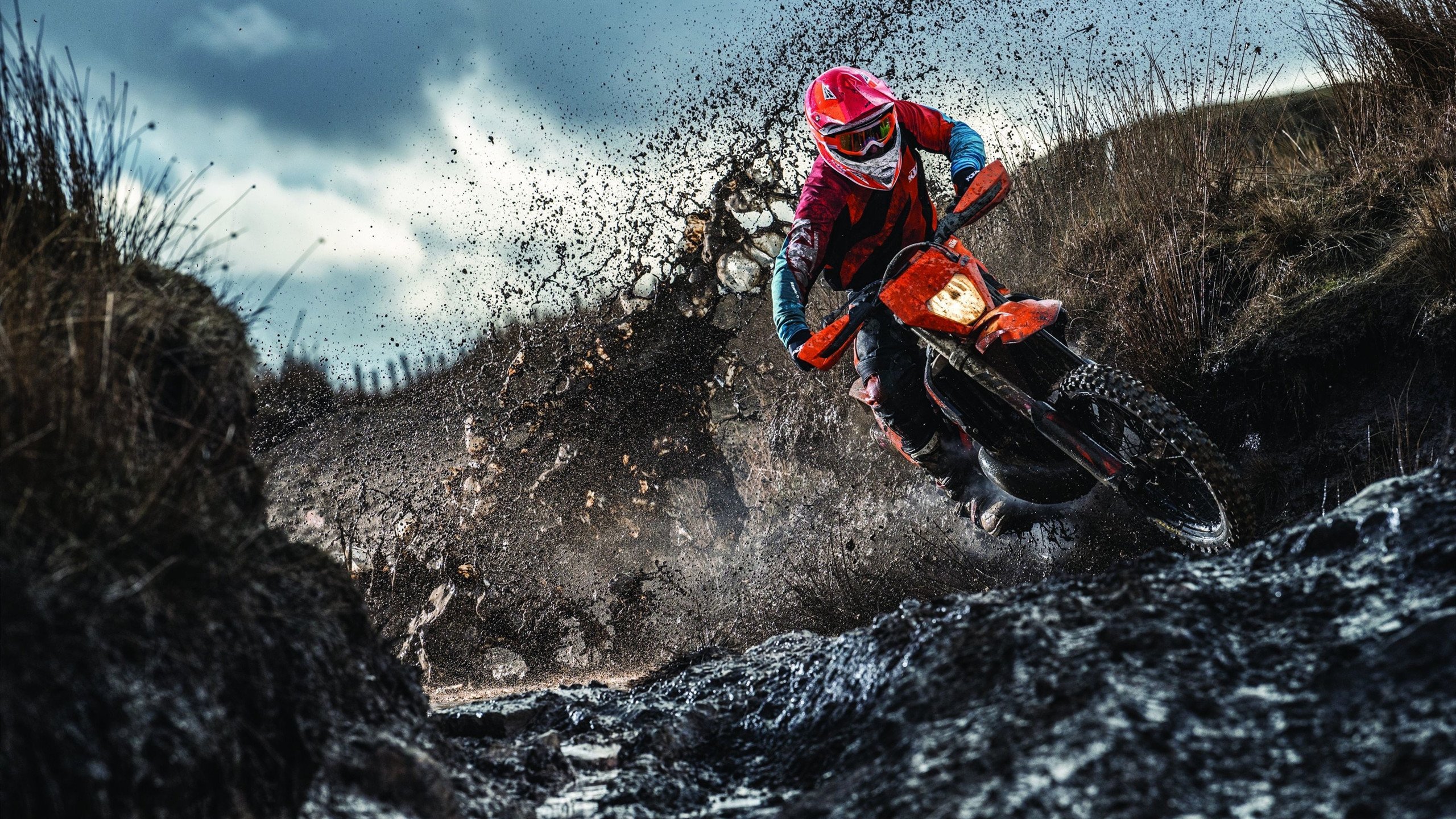 哥伦比亚队在巴黎奥运会比赛中展现出高效的传球配合，哥伦比亚进球的是谁